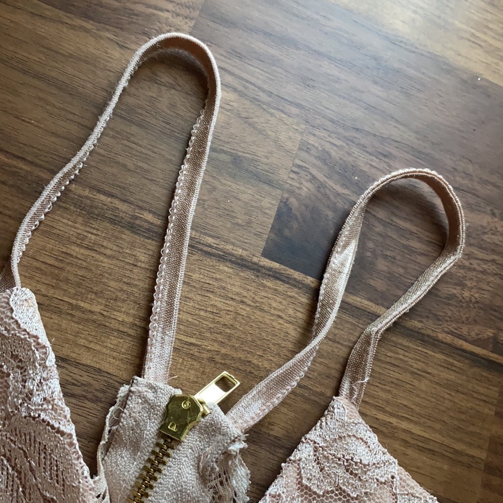 Emerald Sundae Short Glitter Lace V-Neck Dress - Picture 5 of 5